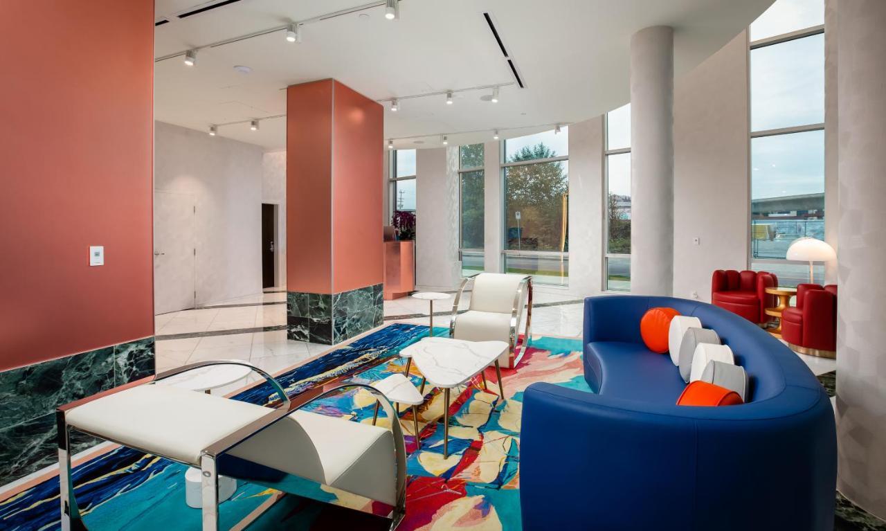Versante Hotel Richmond Eksteriør bilde The lobby of the Westin Riverfront Hotel