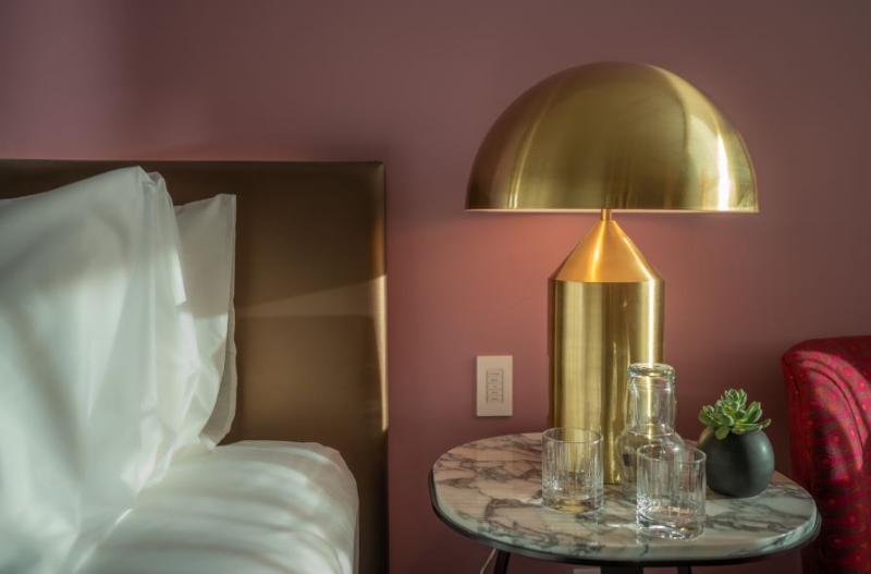 Versante Hotel Richmond Eksteriør bilde A lamp