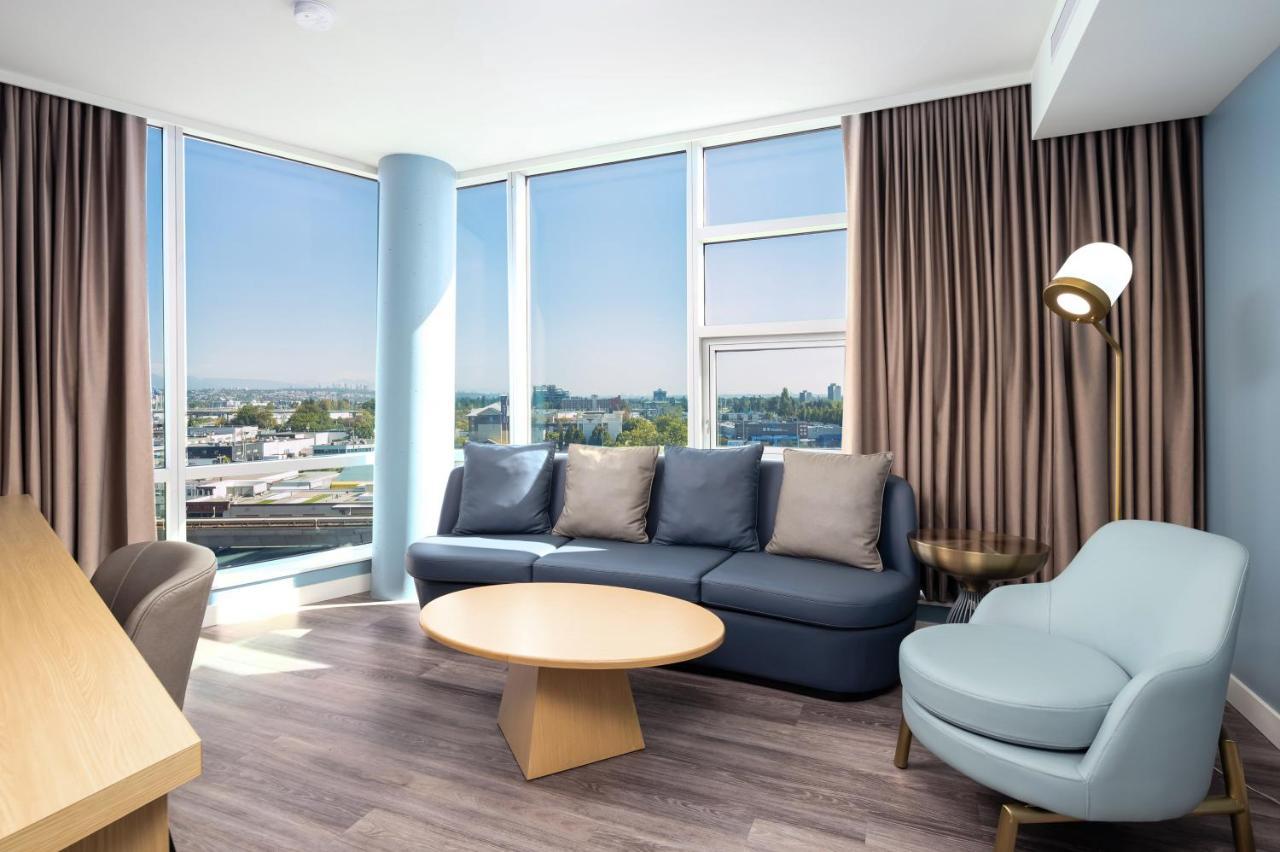Versante Hotel Richmond Eksteriør bilde A living room in a typical apartment at The Standard