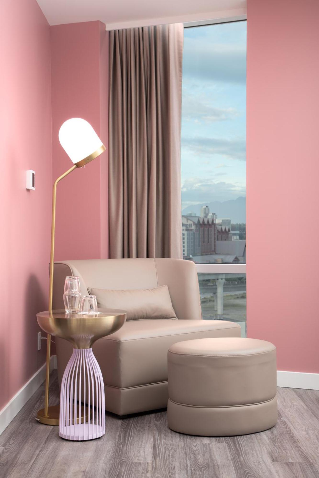 Versante Hotel Richmond Rom bilde A room with pink walls
